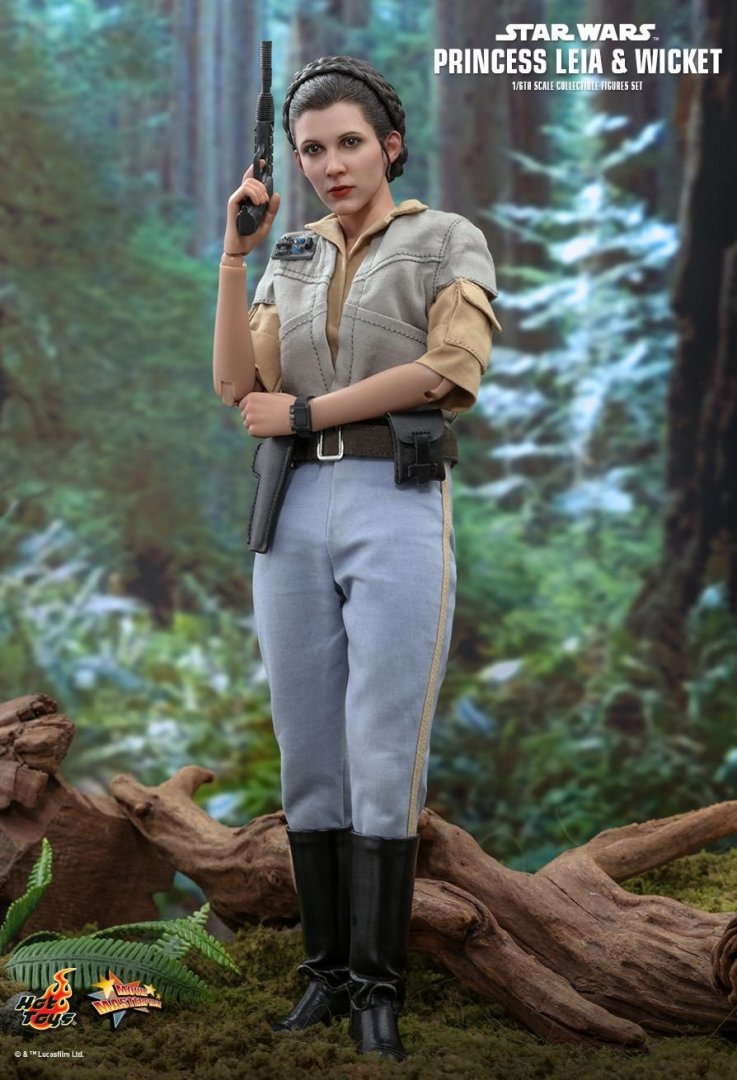 Hot-Toys-Leia-and-Wicket-08.jpg