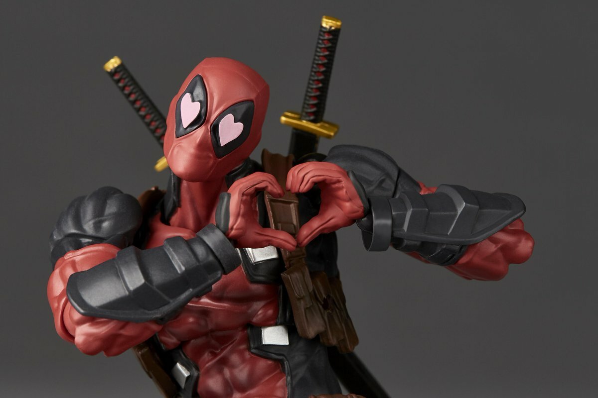 Revoltech-Deadpool-2.5-Red-003.jpg.330e8b7f398033b182b21968befdff89.jpg