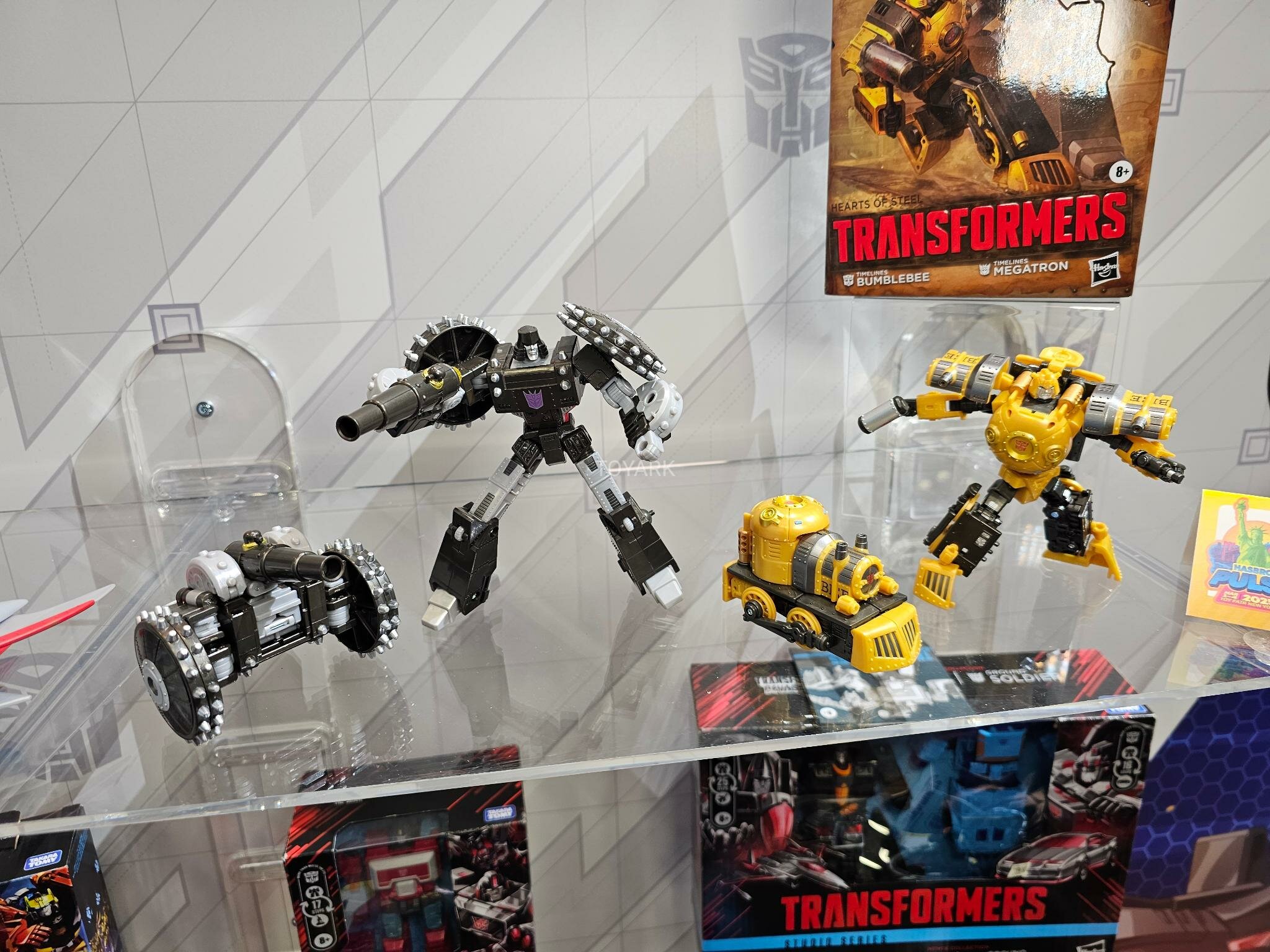 Toy-Fair-2025-Transformers-Age-Of-The-Primes-Part-2-050.jpg.b38821b048d60a9d3f803112ef0e636b.jpg